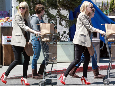 Με γόβα στιλέτο στο super market!